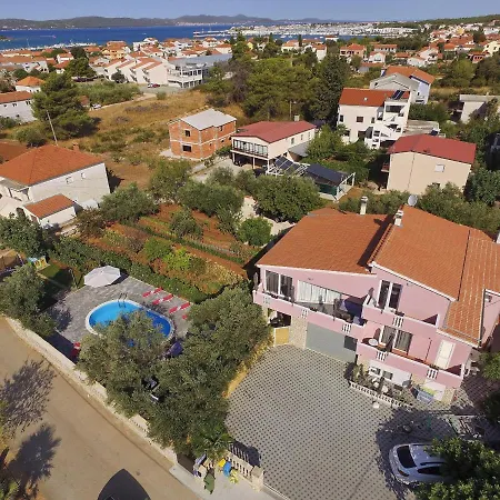 Appartement With Private Pool Sukošan