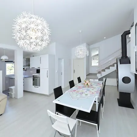 Apartament With Private Pool Sukošan