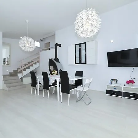 Apartament With Private Pool *