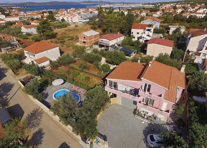 Apartament With Private Pool Sukošan