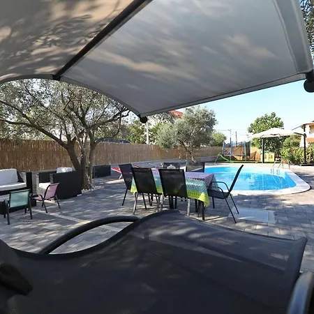Apartment With Private Pool *
