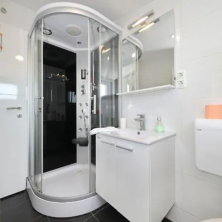 With Private Pool Apartman