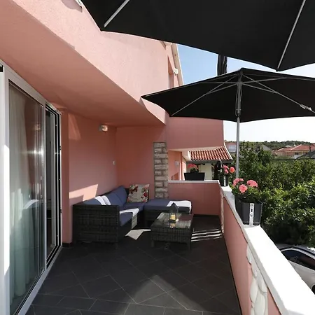 With Private Pool Apartman