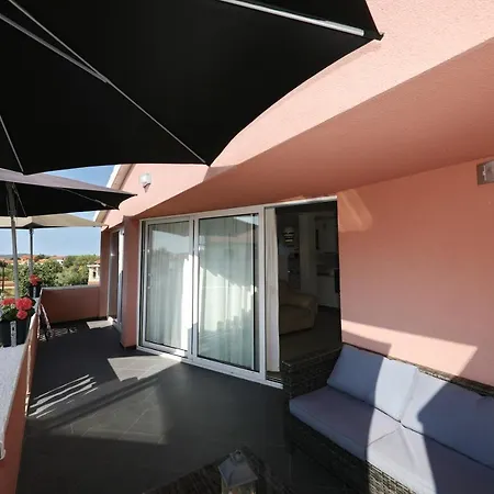 Apartment With Private Pool *